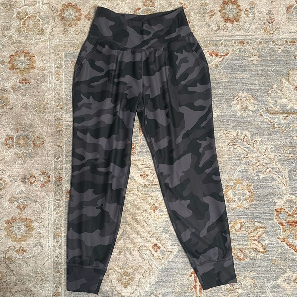 Old Navy High-Waisted Powersoft Joggers- Black/Gray Camo